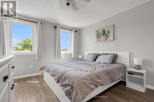 31 Trenholme Crescent, Hamilton (Trenholme), ON - Indoor Photo Showing Bedroom