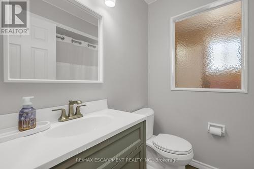 31 Trenholme Crescent, Hamilton (Trenholme), ON - Indoor Photo Showing Bathroom