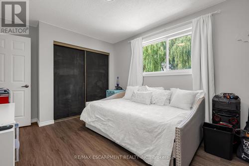 31 Trenholme Crescent, Hamilton (Trenholme), ON - Indoor Photo Showing Bedroom