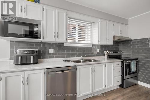 31 Trenholme Crescent, Hamilton (Trenholme), ON - Indoor Photo Showing Kitchen With Double Sink With Upgraded Kitchen