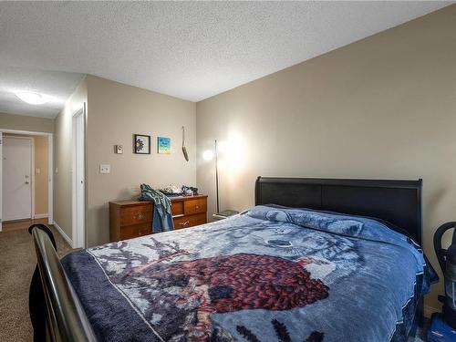 101-585 Dogwood St South, Campbell River, BC - Indoor Photo Showing Bedroom