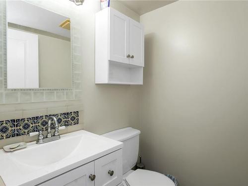 101-585 Dogwood St South, Campbell River, BC - Indoor Photo Showing Bathroom