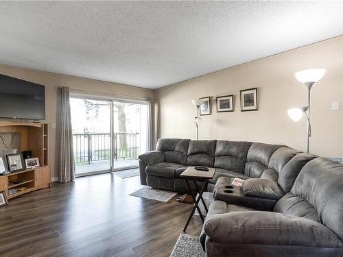 101-585 Dogwood St South, Campbell River, BC - Indoor Photo Showing Living Room