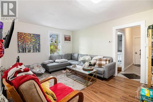 48 Louisa Street, Ottawa, ON - Indoor Photo Showing Living Room