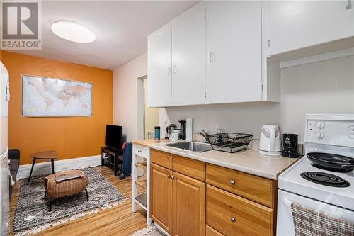 48 Louisa Street, Ottawa, ON - Indoor Photo Showing Kitchen