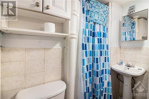 48 Louisa Street, Ottawa, ON - Indoor Photo Showing Bathroom