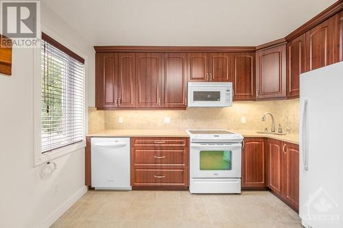 348 Lafontaine Avenue, Ottawa, ON - Indoor Photo Showing Kitchen