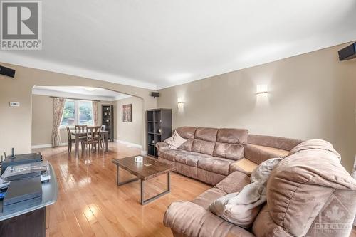 348 Lafontaine Avenue, Ottawa, ON - Indoor Photo Showing Living Room