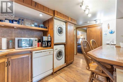 4895 Lakeshore Road Unit# #52, Plympton-Wyoming, ON - Indoor Photo Showing Laundry Room