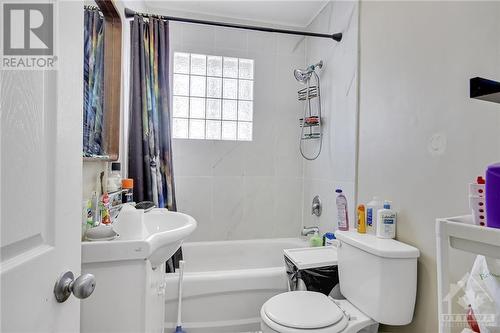 320 Altha Avenue, Ottawa, ON - Indoor Photo Showing Bathroom