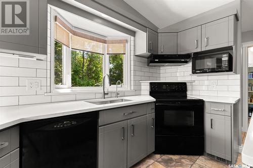 14 Park Bay, Emerald Park, SK - Indoor Photo Showing Kitchen