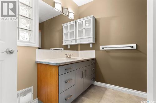 14 Park Bay, Emerald Park, SK - Indoor Photo Showing Bathroom