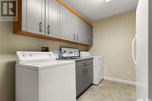 14 Park Bay, Emerald Park, SK - Indoor Photo Showing Laundry Room