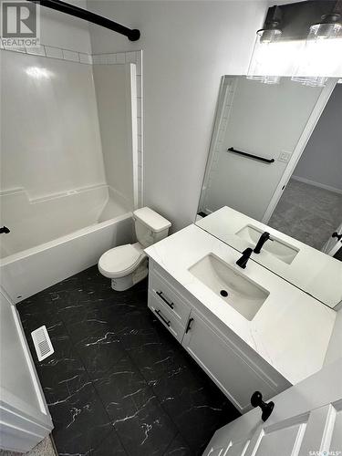 4808 Kaufman Avenue, Regina, SK - Indoor Photo Showing Bathroom