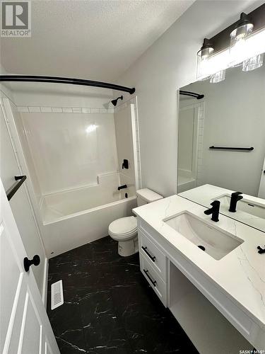 4808 Kaufman Avenue, Regina, SK - Indoor Photo Showing Bathroom