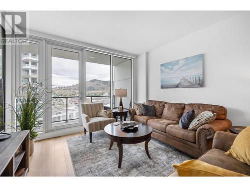 1232 Ellis Street Unit# 904, Kelowna, BC - Indoor Photo Showing Living Room