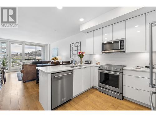 1232 Ellis Street Unit# 904, Kelowna, BC - Indoor Photo Showing Kitchen With Stainless Steel Kitchen With Double Sink With Upgraded Kitchen