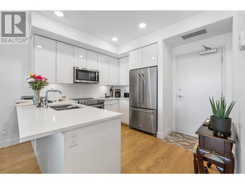 1232 Ellis Street Unit# 904, Kelowna, BC - Indoor Photo Showing Kitchen With Stainless Steel Kitchen With Double Sink With Upgraded Kitchen