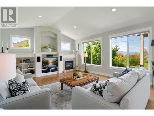 829 Kuipers Crescent, Kelowna, BC - Indoor Photo Showing Living Room With Fireplace