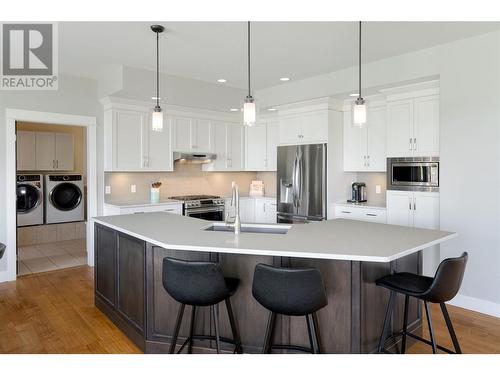 829 Kuipers Crescent, Kelowna, BC - Indoor Photo Showing Kitchen With Upgraded Kitchen