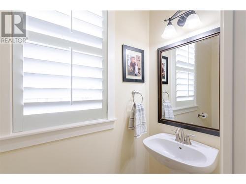 829 Kuipers Crescent, Kelowna, BC - Indoor Photo Showing Bathroom