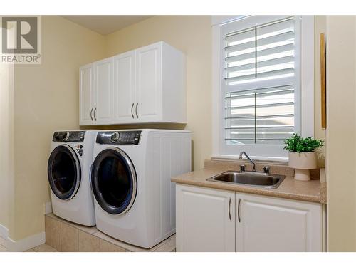 829 Kuipers Crescent, Kelowna, BC - Indoor Photo Showing Laundry Room