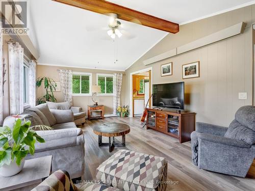 1686 Old Brock Street, Norfolk, ON - Indoor Photo Showing Living Room