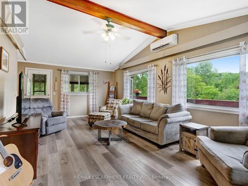 1686 Old Brock Street, Norfolk, ON - Indoor Photo Showing Living Room