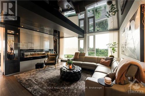 709 - 1035 Bank Street, Ottawa, ON - Indoor Photo Showing Living Room With Fireplace