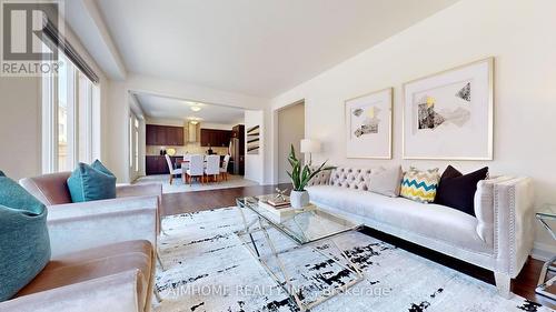 23 Snap Dragon Trail, East Gwillimbury (Holland Landing), ON - Indoor Photo Showing Living Room