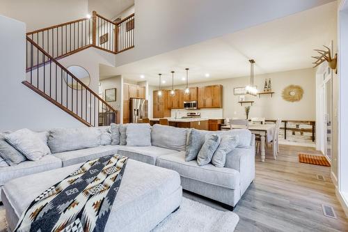 148 Plateau Place, Cranbrook, BC - Indoor Photo Showing Living Room