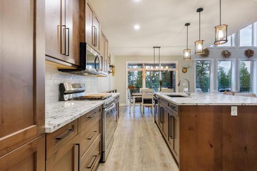 148 Plateau Place, Cranbrook, BC - Indoor Photo Showing Kitchen With Upgraded Kitchen