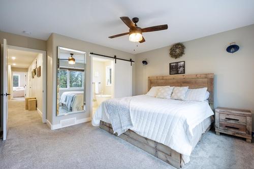 148 Plateau Place, Cranbrook, BC - Indoor Photo Showing Bedroom