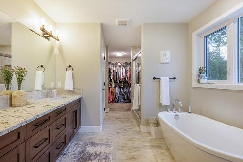 148 Plateau Place, Cranbrook, BC - Indoor Photo Showing Bathroom