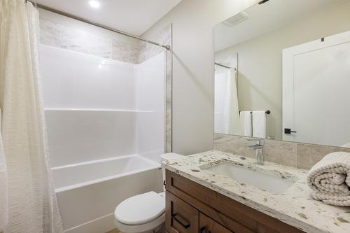 148 Plateau Place, Cranbrook, BC - Indoor Photo Showing Bathroom