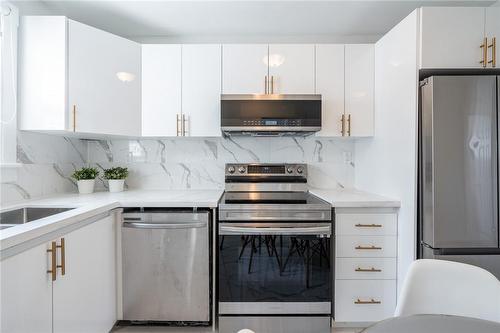 56 Cambridge Avenue, Hamilton, ON - Indoor Photo Showing Kitchen