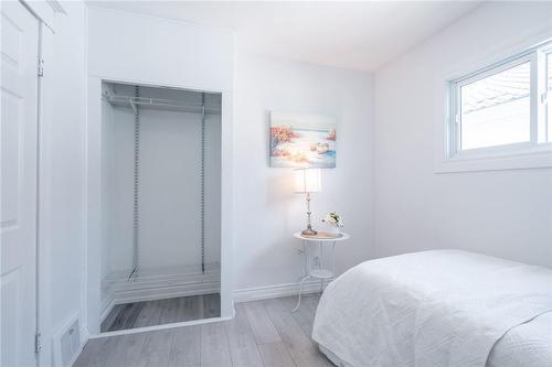 56 Cambridge Avenue, Hamilton, ON - Indoor Photo Showing Bedroom