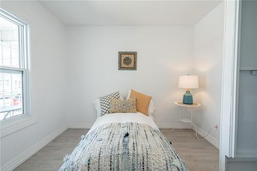 56 Cambridge Avenue, Hamilton, ON - Indoor Photo Showing Bedroom