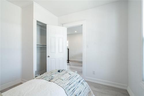 56 Cambridge Avenue, Hamilton, ON - Indoor Photo Showing Bedroom