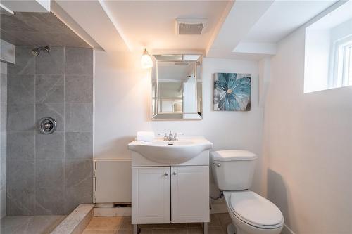 56 Cambridge Avenue, Hamilton, ON - Indoor Photo Showing Bathroom