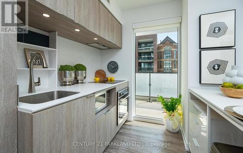 #306 - 77 Shuter Street S, Toronto (Church-Yonge Corridor), ON - Indoor Photo Showing Kitchen