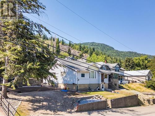 1880 Oak  Street, Trail, BC - Outdoor