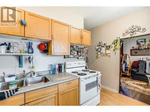 1880 Oak  Street, Trail, BC - Indoor Photo Showing Kitchen With Double Sink