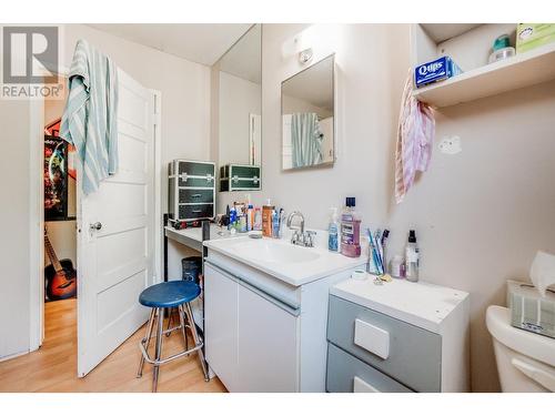 1880 Oak  Street, Trail, BC - Indoor Photo Showing Laundry Room