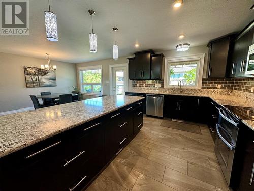 1832 86 Avenue, Dawson Creek, BC - Indoor Photo Showing Kitchen With Upgraded Kitchen