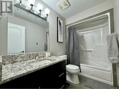 1832 86 Avenue, Dawson Creek, BC - Indoor Photo Showing Bathroom