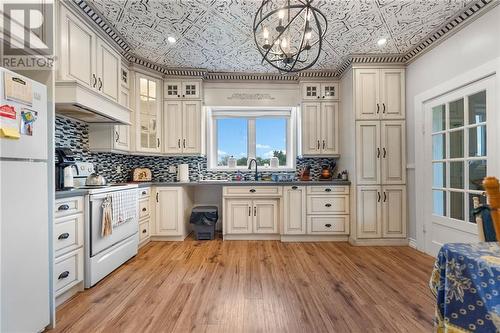 3574 Queens Line, Foresters Falls, ON - Indoor Photo Showing Kitchen