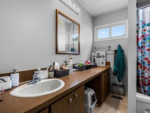 1360 Sherbrooke Ave, Kamloops, BC - Indoor Photo Showing Bathroom