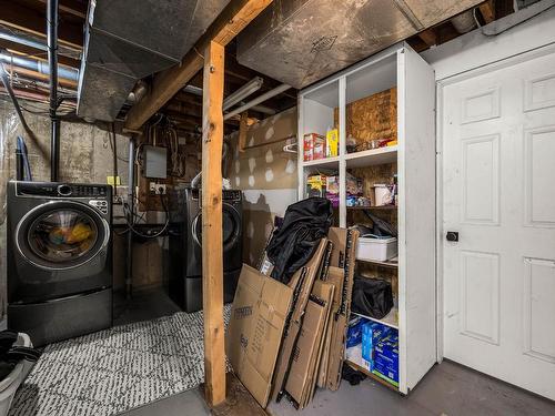 1360 Sherbrooke Ave, Kamloops, BC - Indoor Photo Showing Laundry Room