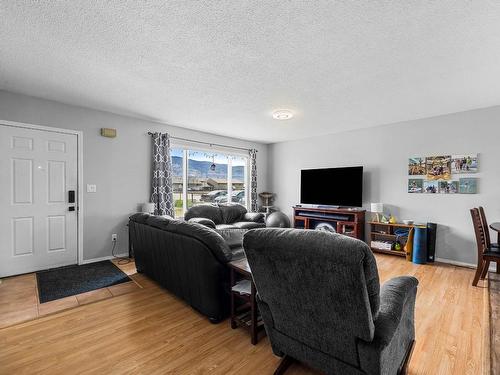 1360 Sherbrooke Ave, Kamloops, BC - Indoor